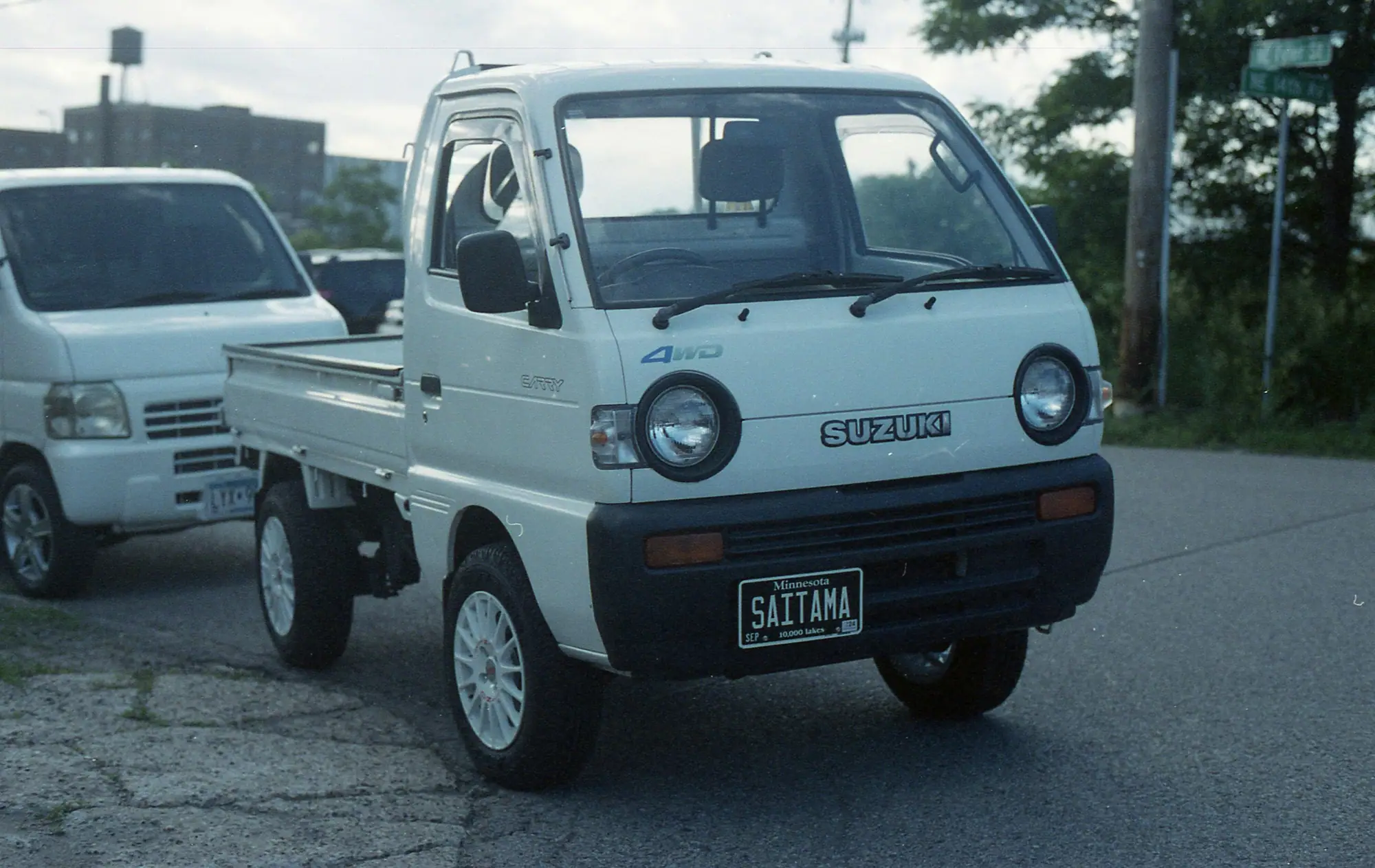 Suzuki Carry kei truck on Japanese plates