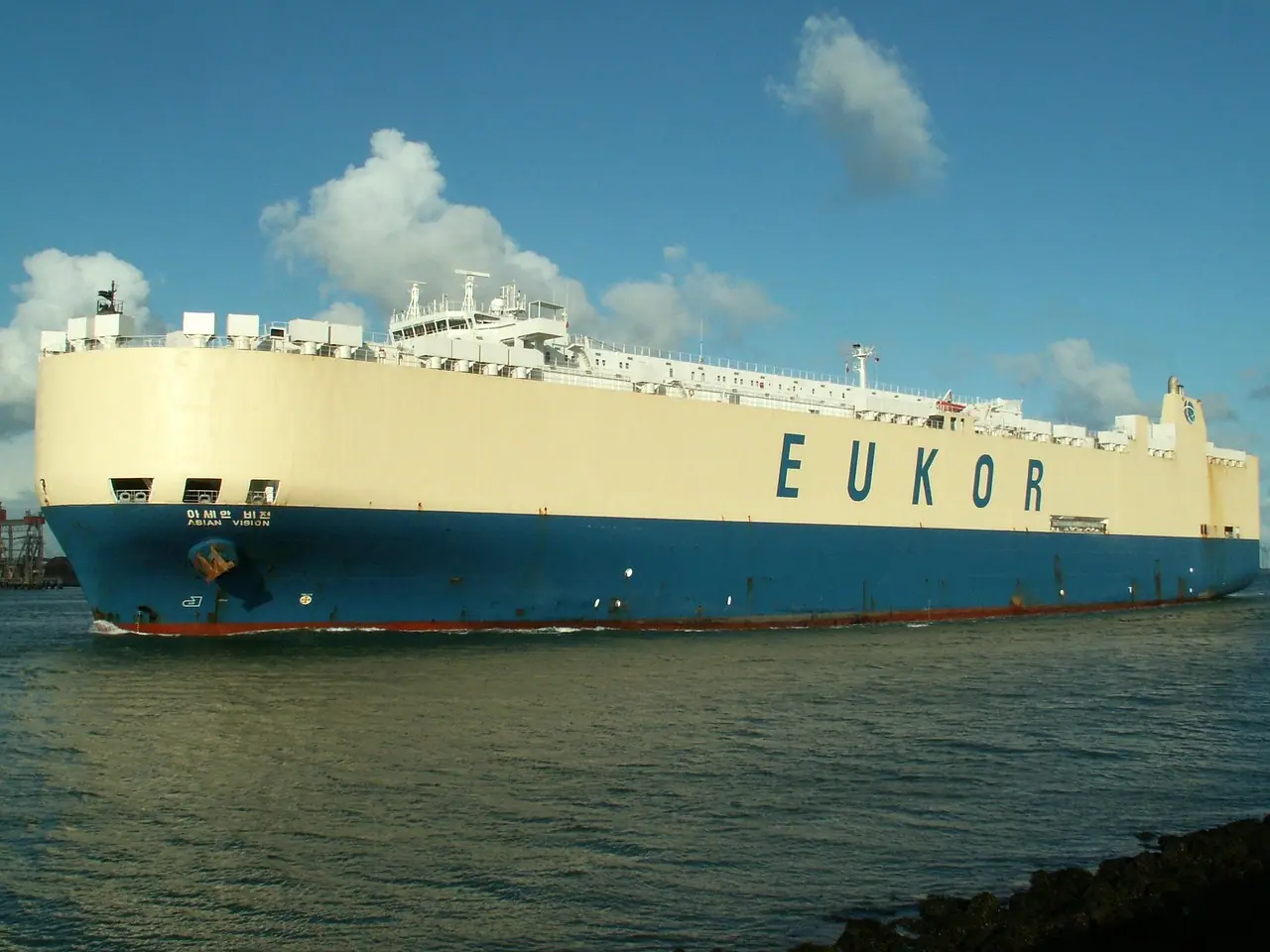 Roll-on/roll-off car carrier ship underway